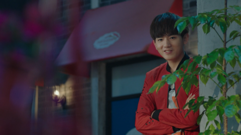 Da Qing amused Da Qing with his arms crossed, grinning