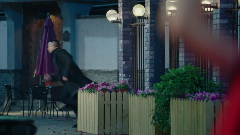 Chu-ge to the rescue! Chu Shuzhi dashes off to left stage